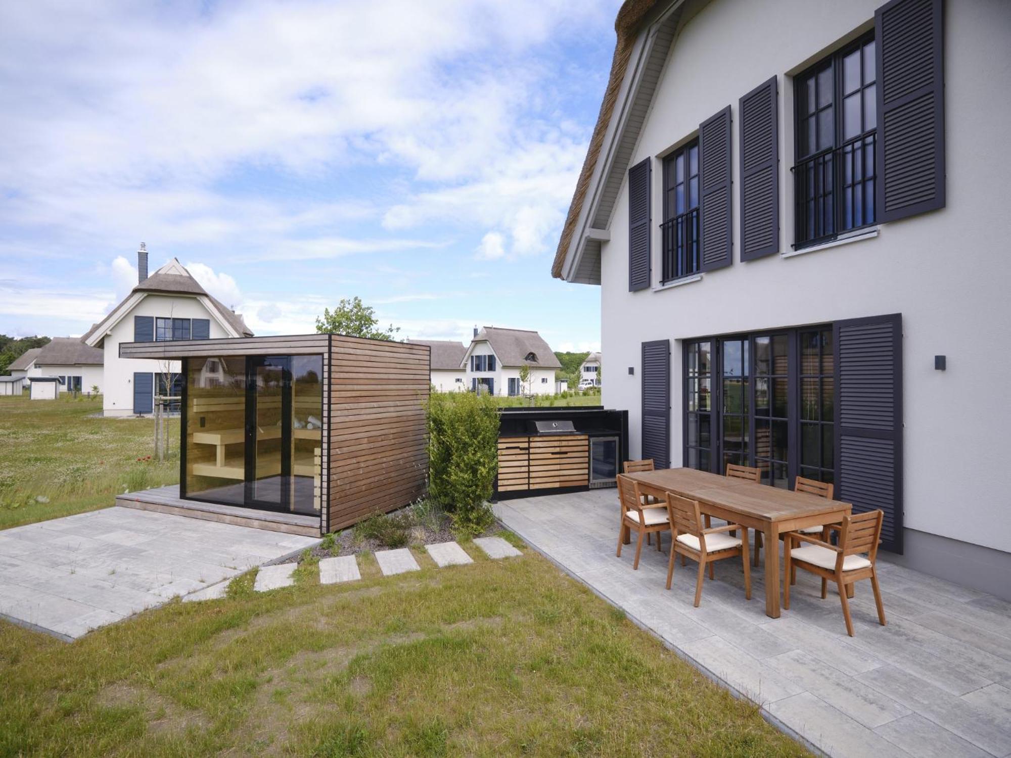 Reetland Am Meer: Luxury Thatched Villa with Sauna and Lounge Dranske Exterior photo